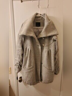 Women's New Yorker (Amisu) Gray & White Herringbone Coat with Wide Collar (38)